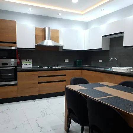 아파트 A Ground Floor Maisonette - Mellieha Bay *