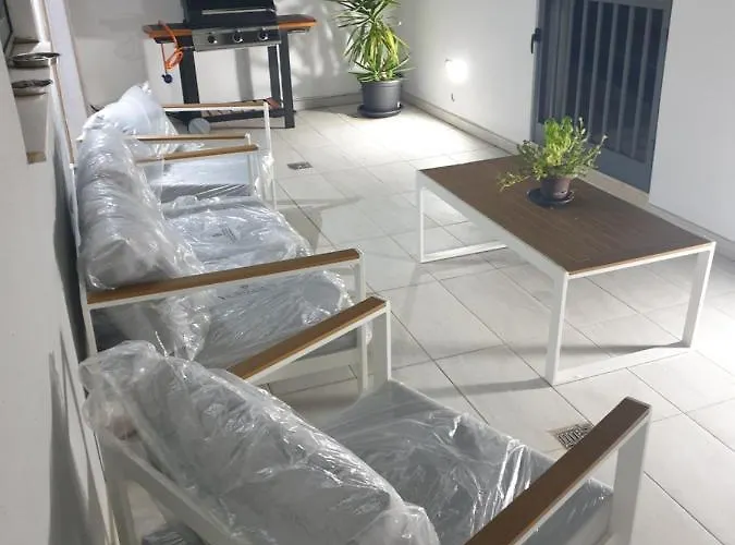 A Ground Floor Maisonette - Mellieha Bay Διαμέρισμα *